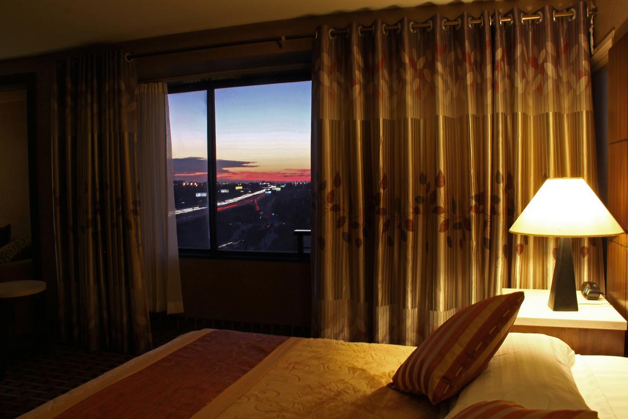 La Crystal Hotel -Los Angeles-Long Beach Area Carson Exteriör bild